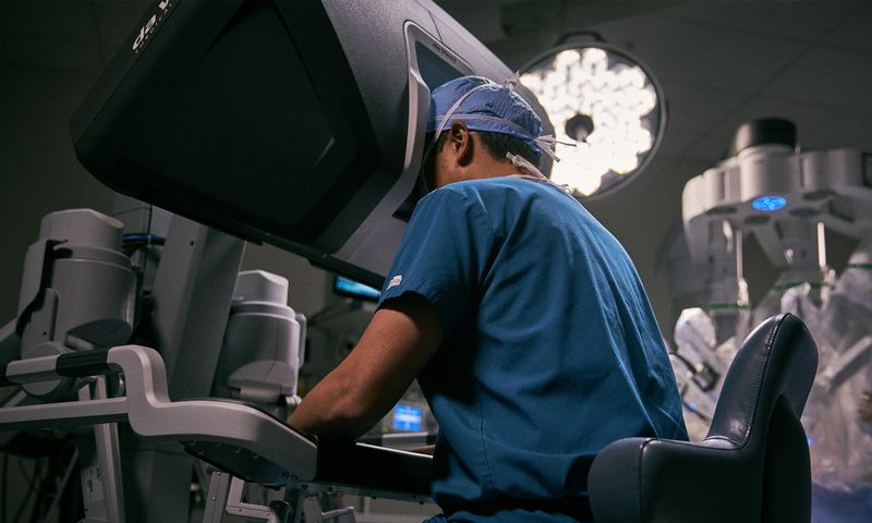 fool.com - Brendan Coffey - Abbott Laboratories vs. Intuitive Surgical: Which Healthcare Stock Is a Better Buy in 2026?