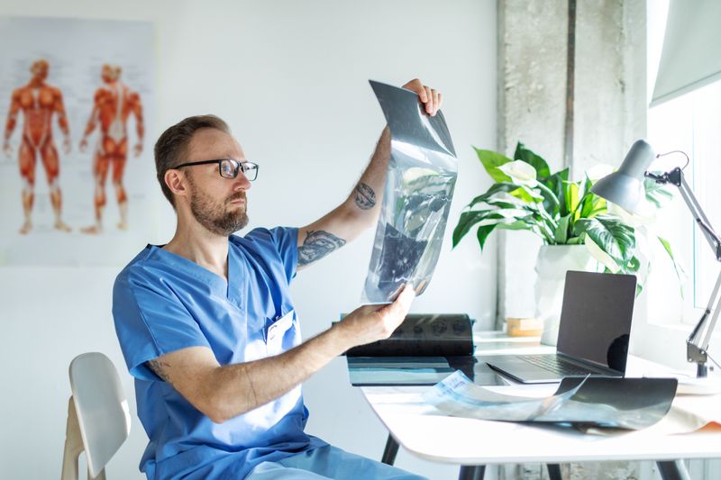 fool.com - Dave Kovaleski - Vanguard Health Care ETF vs Simplify Health Care ETF