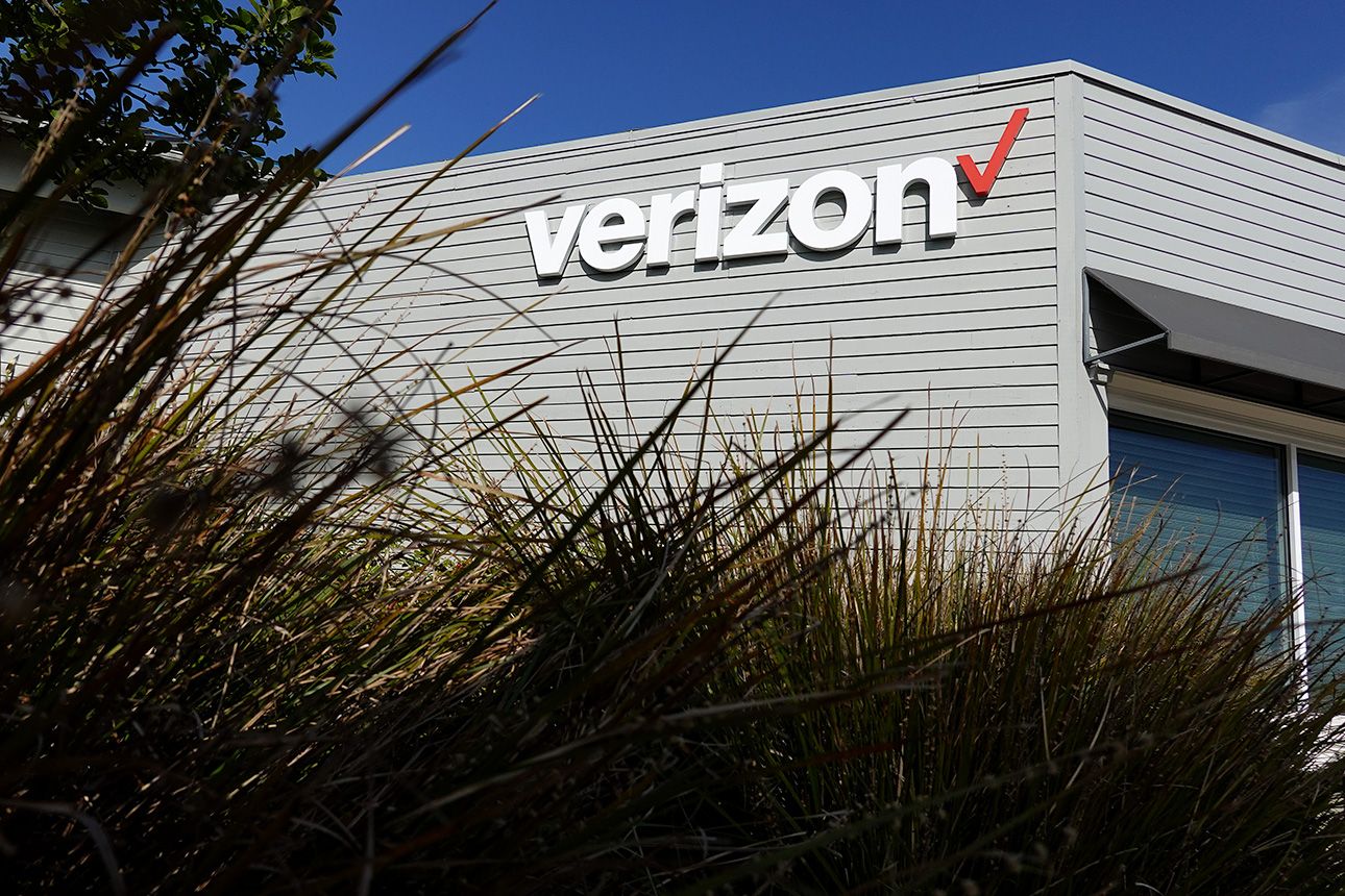 fool.com - Matt DiLallo - Verizon's Turnaround Is Gaining Momentum. Is This 6.5%-Yielding Dividend Stock a Buy?