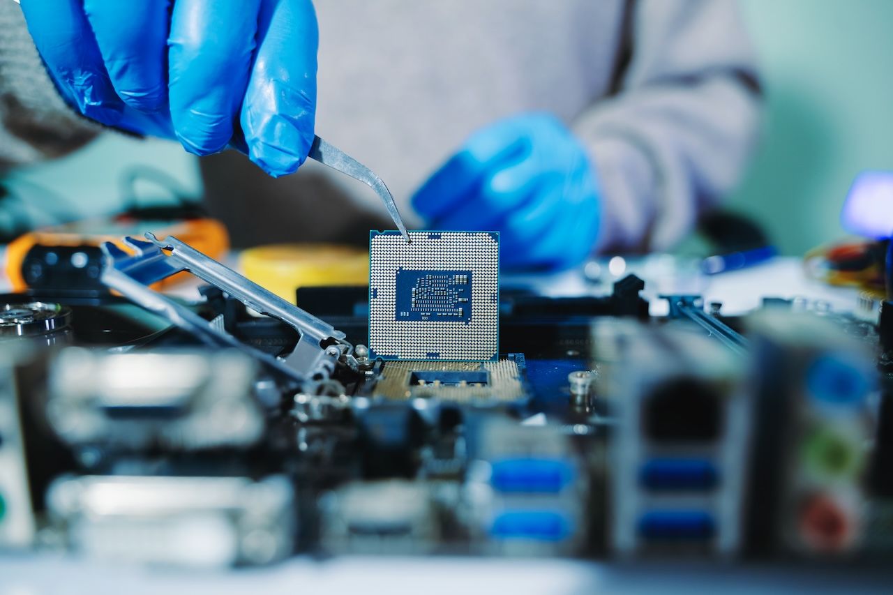 fool.com - Erin Kennedy - ASML vs. Dell Technologies: Which Tech Stock Is a Better Buy in 2026?