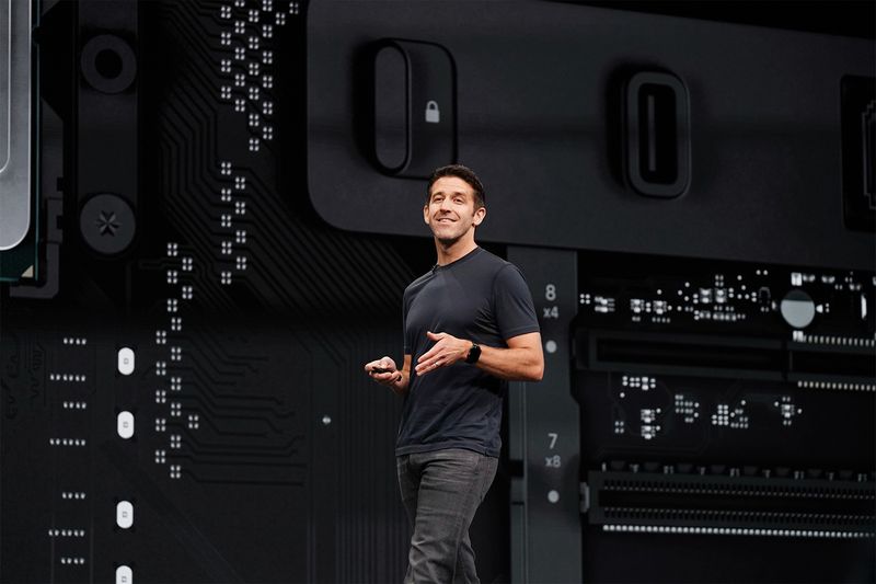 fool.com - Patrick Sanders - Apple Is Taking on Amazon and Google in the Smart Home With a $299 Siri AI Device. Is HomeView the First Big Win for New CEO John Ternus?