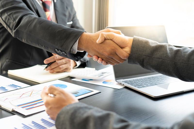 fool.com - Matt DiLallo - This 5.8%-Yielding Dividend Stock Has Made 3 Deals -- Including Nearly $3.2 Billion in Acquisitions -- in the Last 2 Weeks. Should Income Investors Be Worried or Excited?