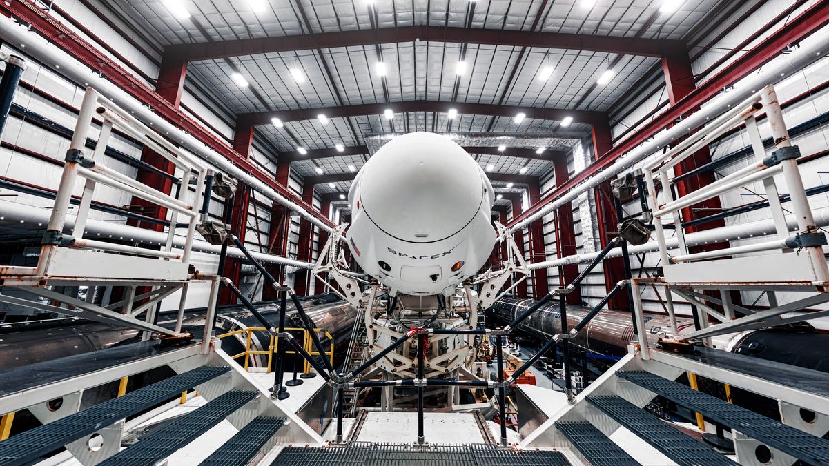 fool.com - Sean Williams - Opinion: While the Odds of a SpaceX-Tesla Merger Are Climbing, Combining 2 Wrongs Won't Make a Right on Wall Street