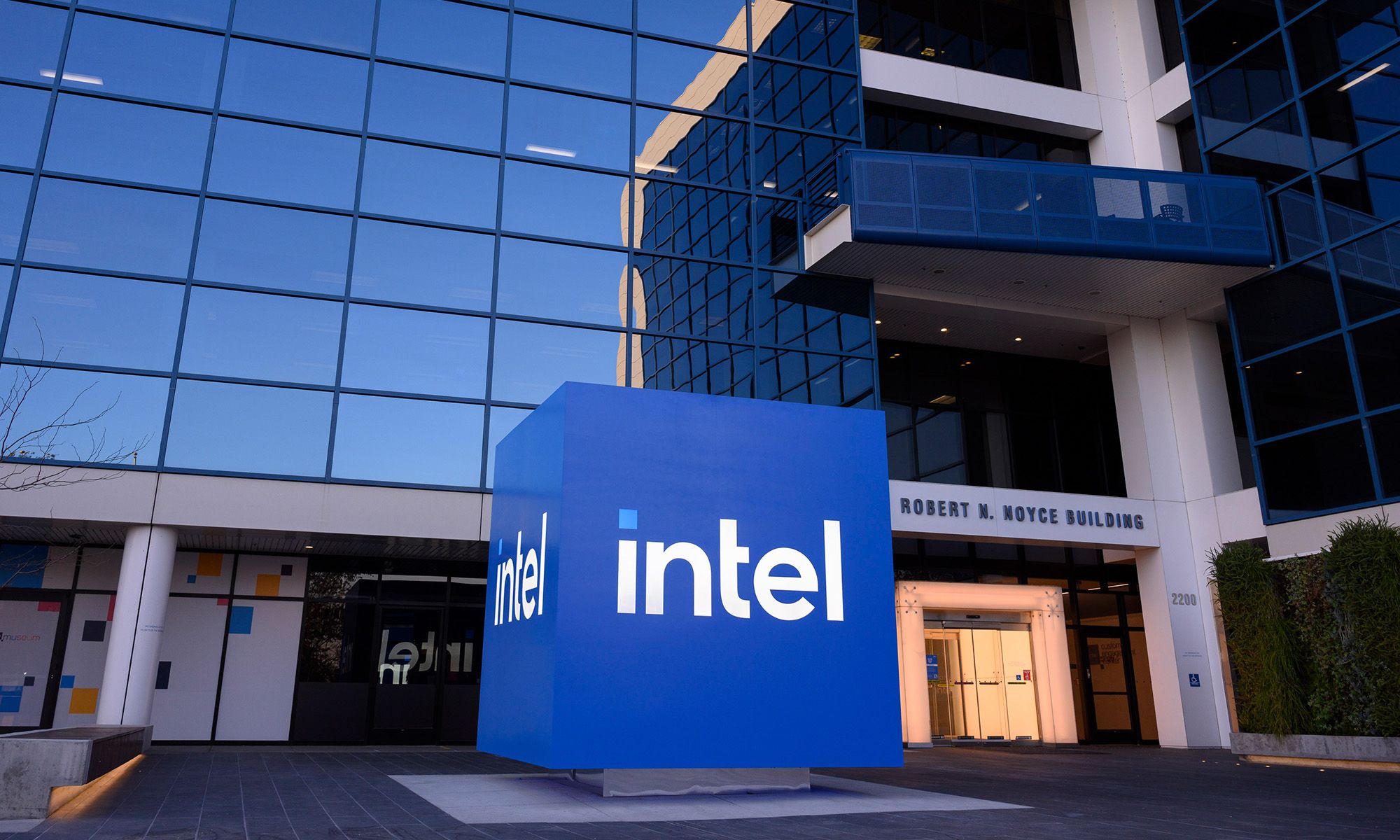 Why Intel Stock Popped on Monday | The Motley Fool