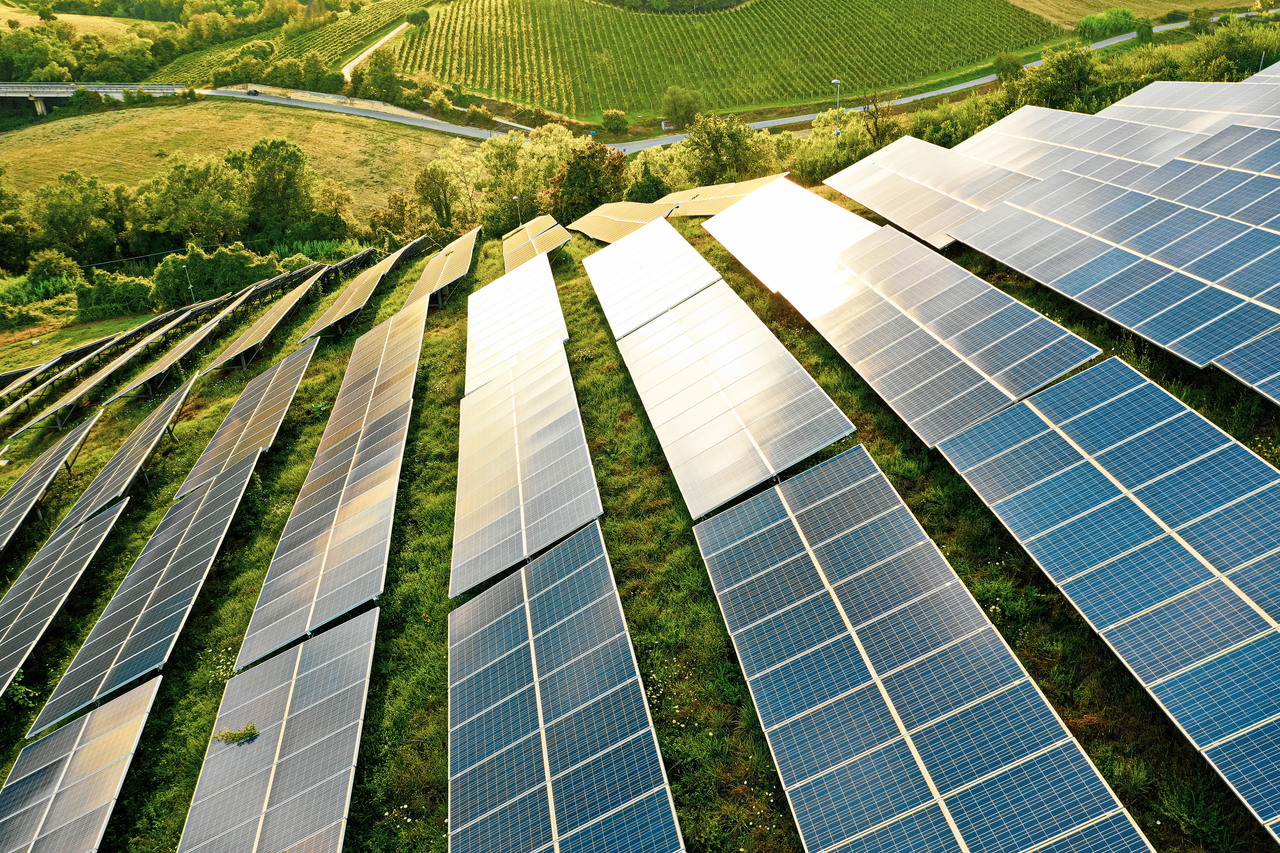 fool.com - Jake Lerch - A Tale of Two Energy ETFs: How EMLP and TAN Are Worlds Apart