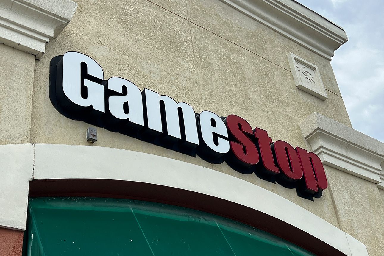fool.com - Brendan Coffey - Booking vs. GameStop: Is Travel or Collectibles the Better Value Creator in Stocks?