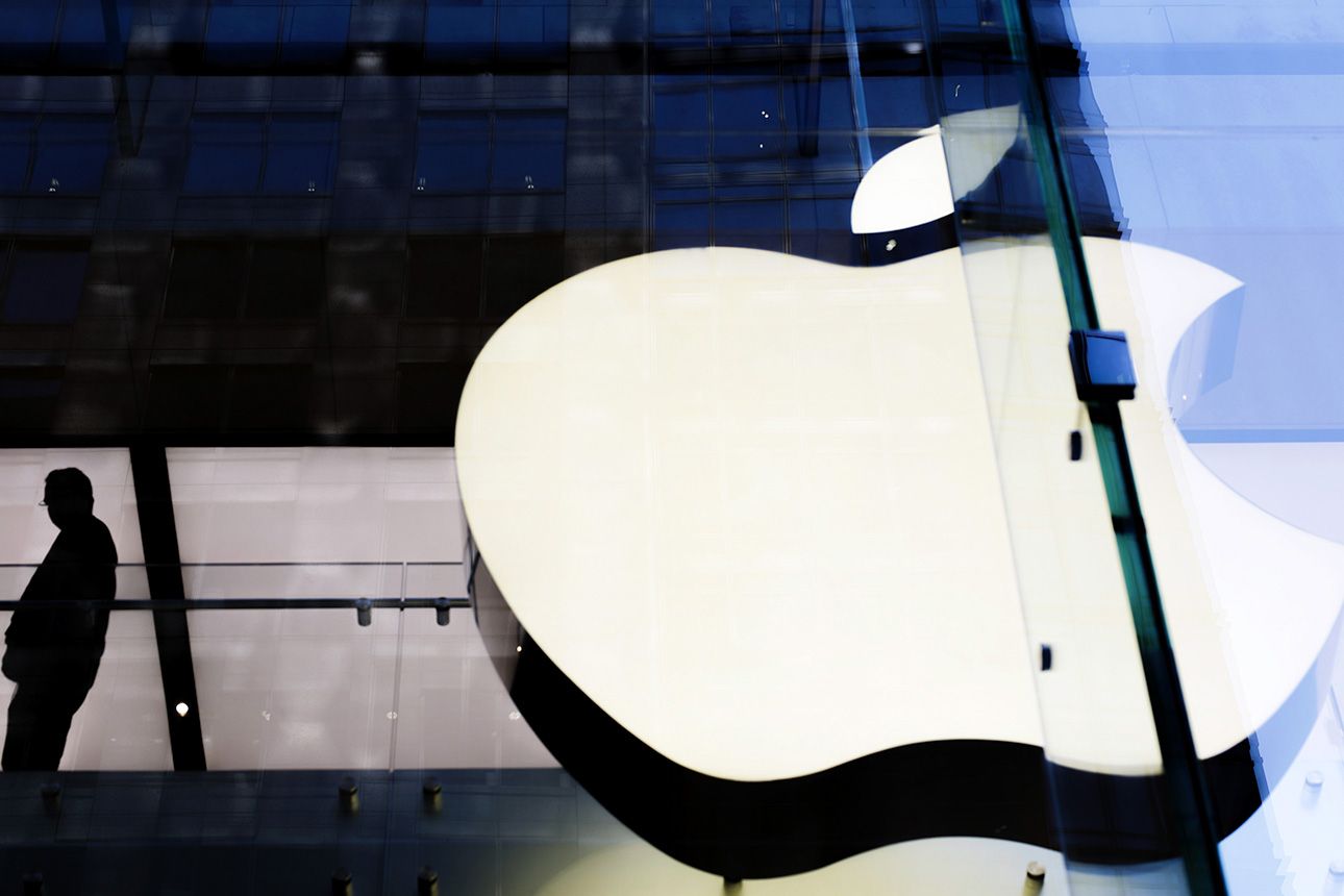 Apple vs . Broadcom : Which Tech Stock Is a Better Buy in 2026 ?