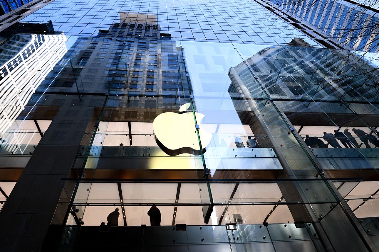 Apple vs . Intel : Which Tech Stock Is a Better Buy in 2026 ?