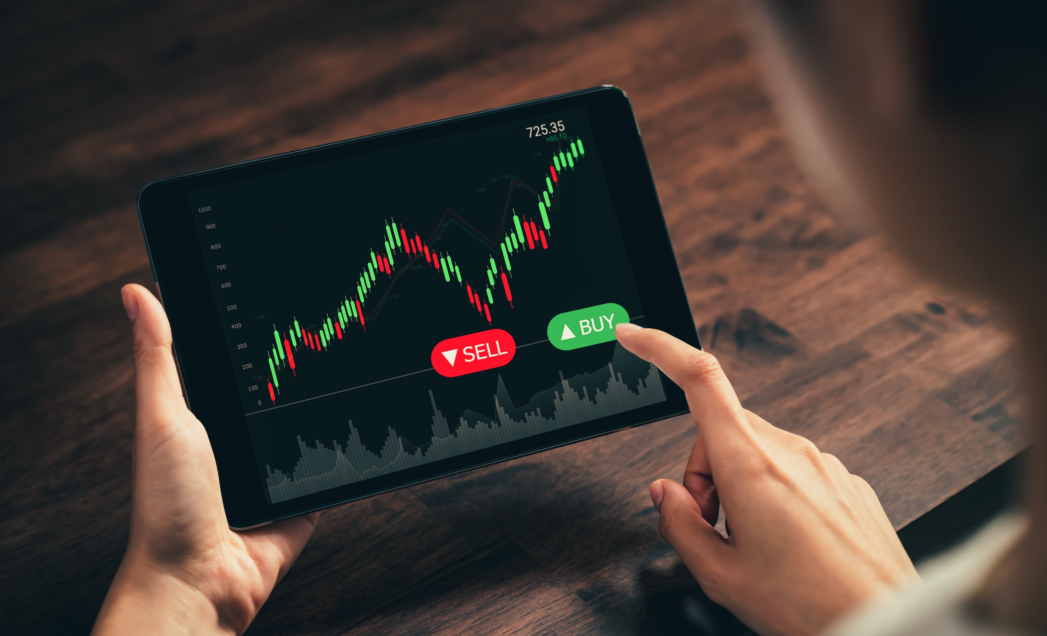 Amazon vs . Target : Where Should Long - Term Investors Put Their Money ?
