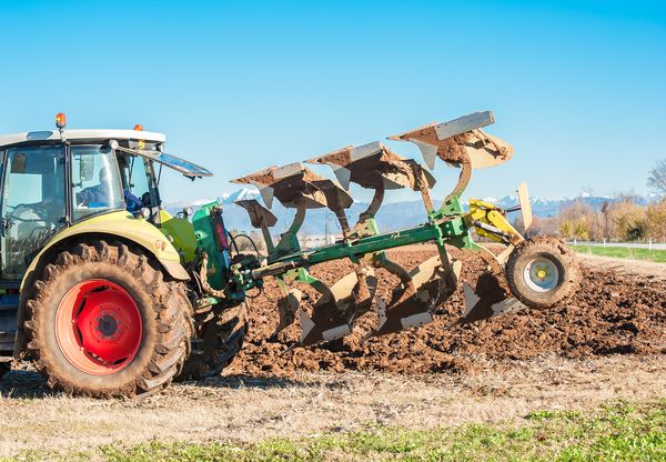 Deere & Co. Earnings Drop 50% in Q1 2025