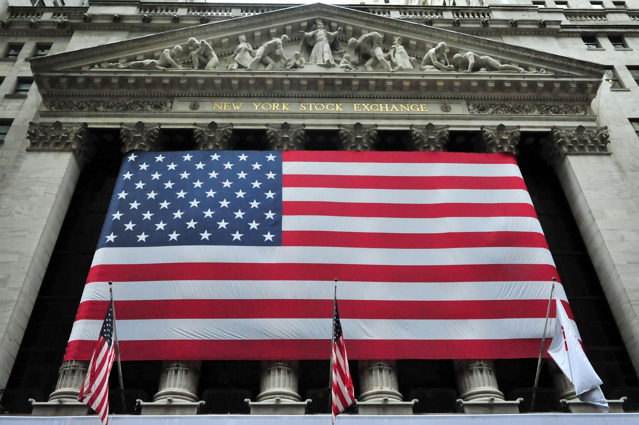 Why Some Investors Are Taking Profits on JPMorgan After Its Big Rally
